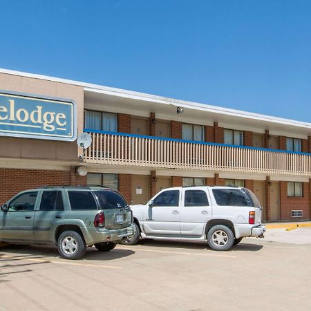Travelodge By Wyndham Great Bend Bagian luar foto