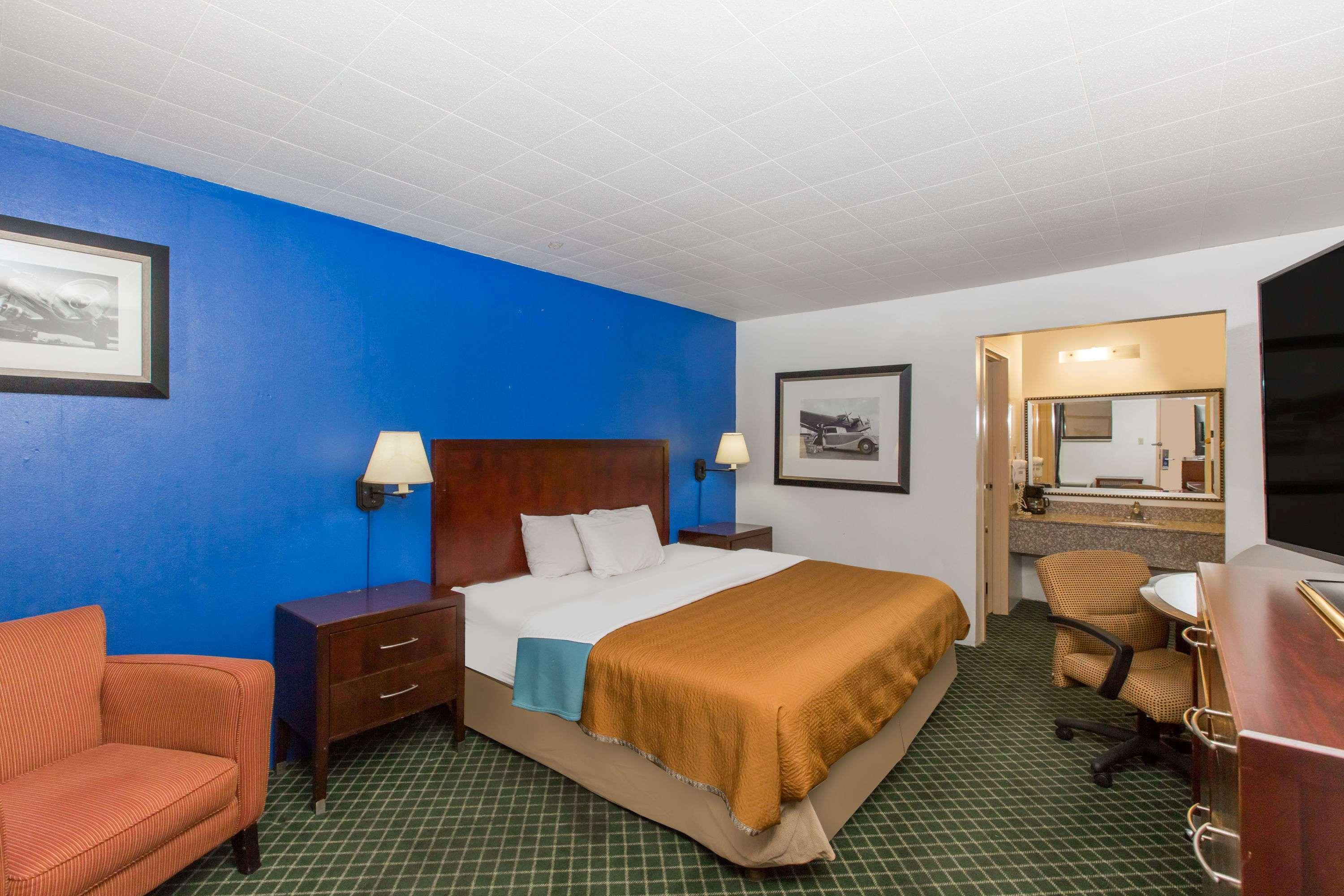 Travelodge By Wyndham Great Bend Bagian luar foto