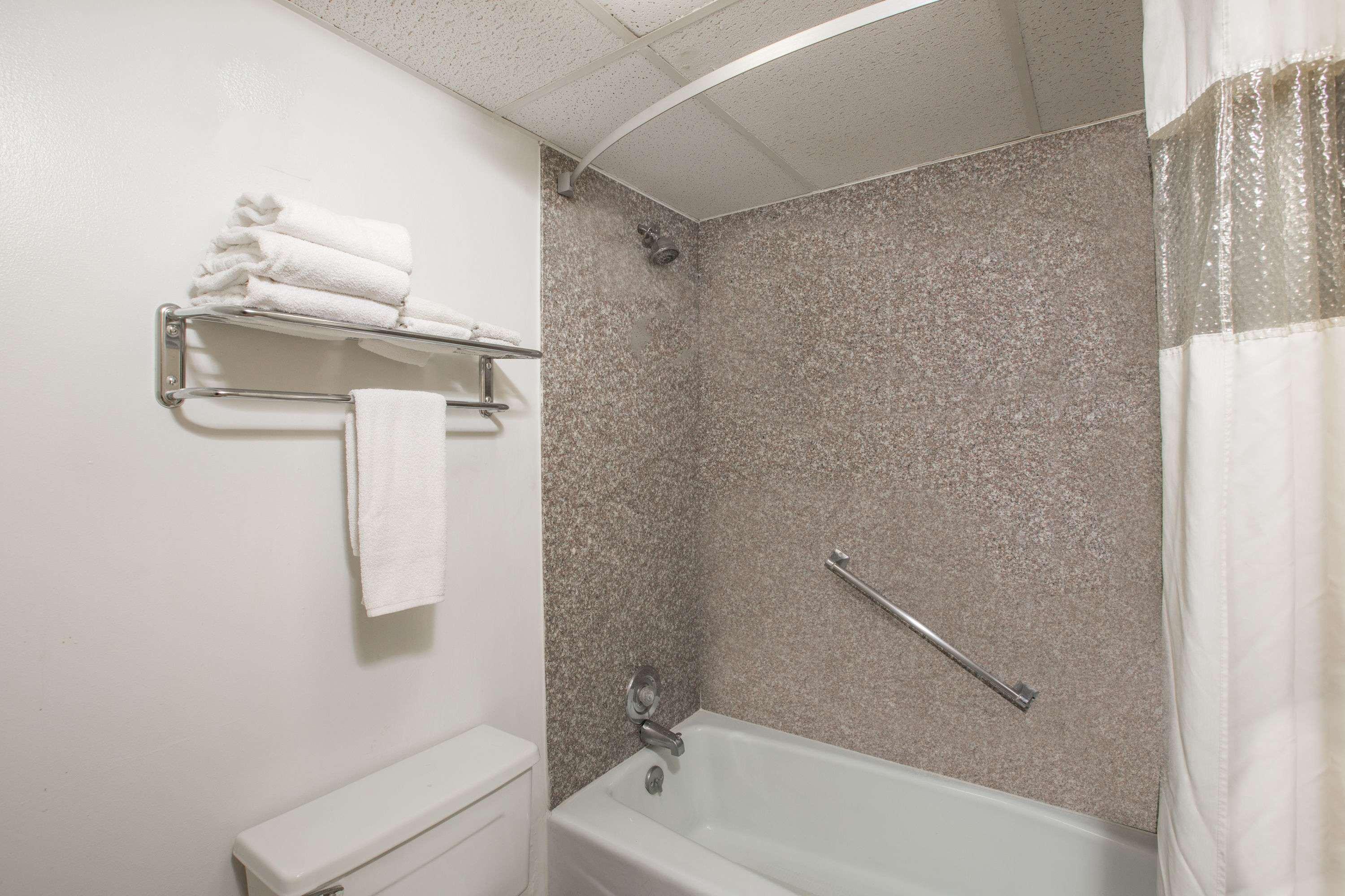 Travelodge By Wyndham Great Bend Bagian luar foto